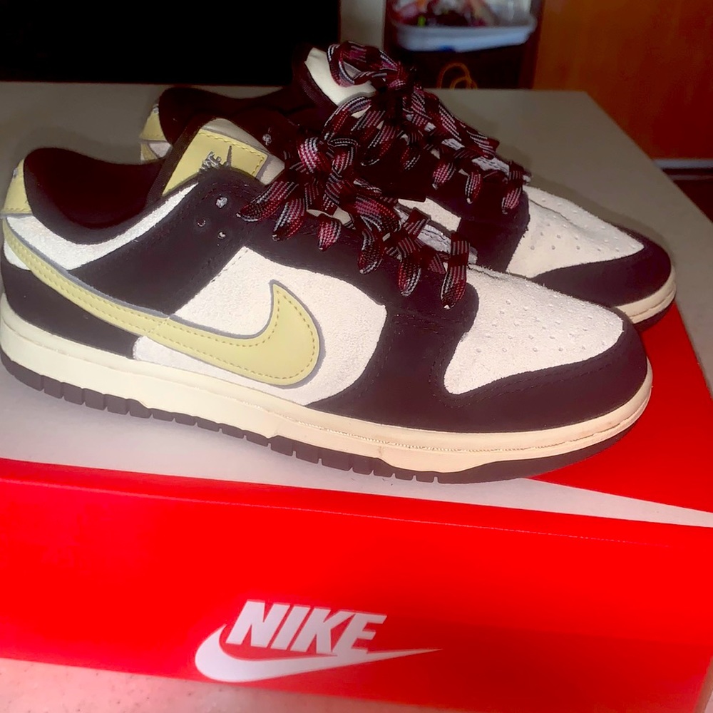 Women’s Nike dunks low lx